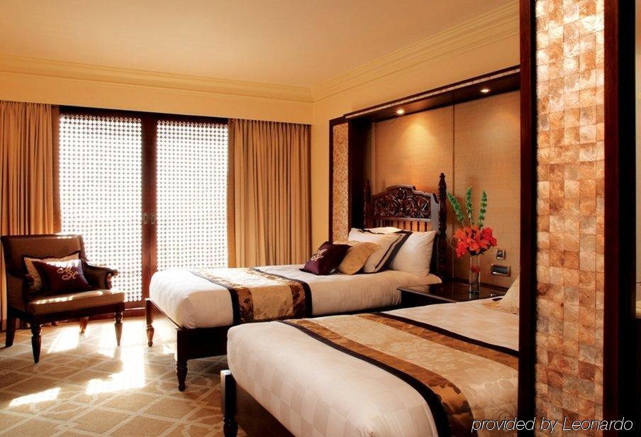 Hotel The 5*